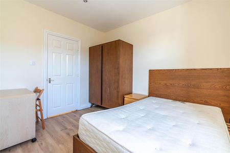 3 bed apartment to rent in Osborne Terrace, Jesmond, NE2 - Photo 2