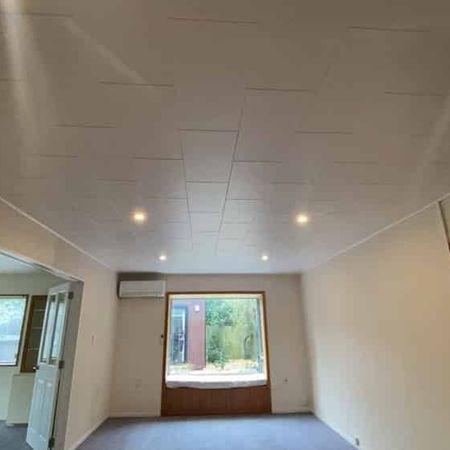 Five Bedroom House for Rent in Lincoln - Photo 3