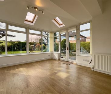 Crossland, Castlegate, Tickhill, Doncaster - Photo 2