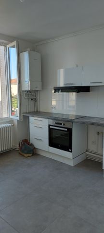 Location Appartement 2 pièces 57m² BELLEVILLE 69220 - Photo 3