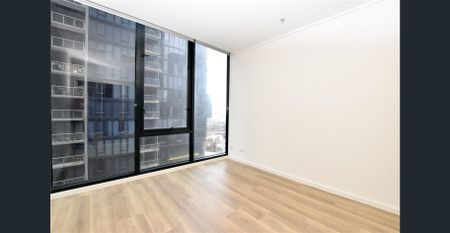 Spacious Recently Refurbished 2 Bedroom Apartment - Photo 2