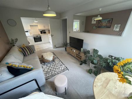 2 bedroom flat to rent - Photo 2