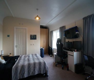 Woodlands High Street - Photo 5