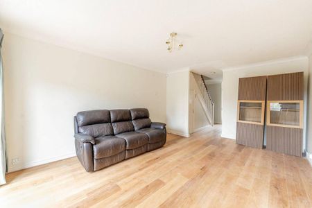 3 bedroom end of terrace house to rent - Photo 2