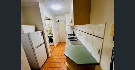 spacious one bed unit close to everything one week rent free - Photo 5