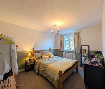 Larksfield, Englefield Green, Egham, TW20 - Photo 4