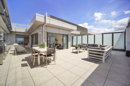 Furnished Three Bedroom Penthouse Apartment - Photo 2