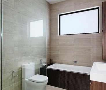 SINGLE LEVEL BEAUTY! - Photo 5