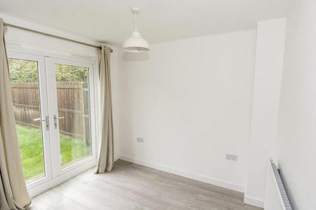 3 bedroom end of terrace house to rent - Photo 2