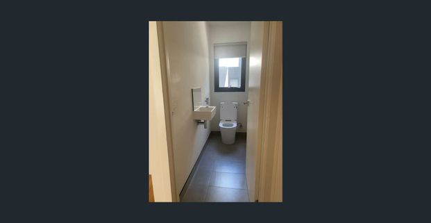 Beautiful Townhouse in Oakhill Estate, Reservoir - Photo 1