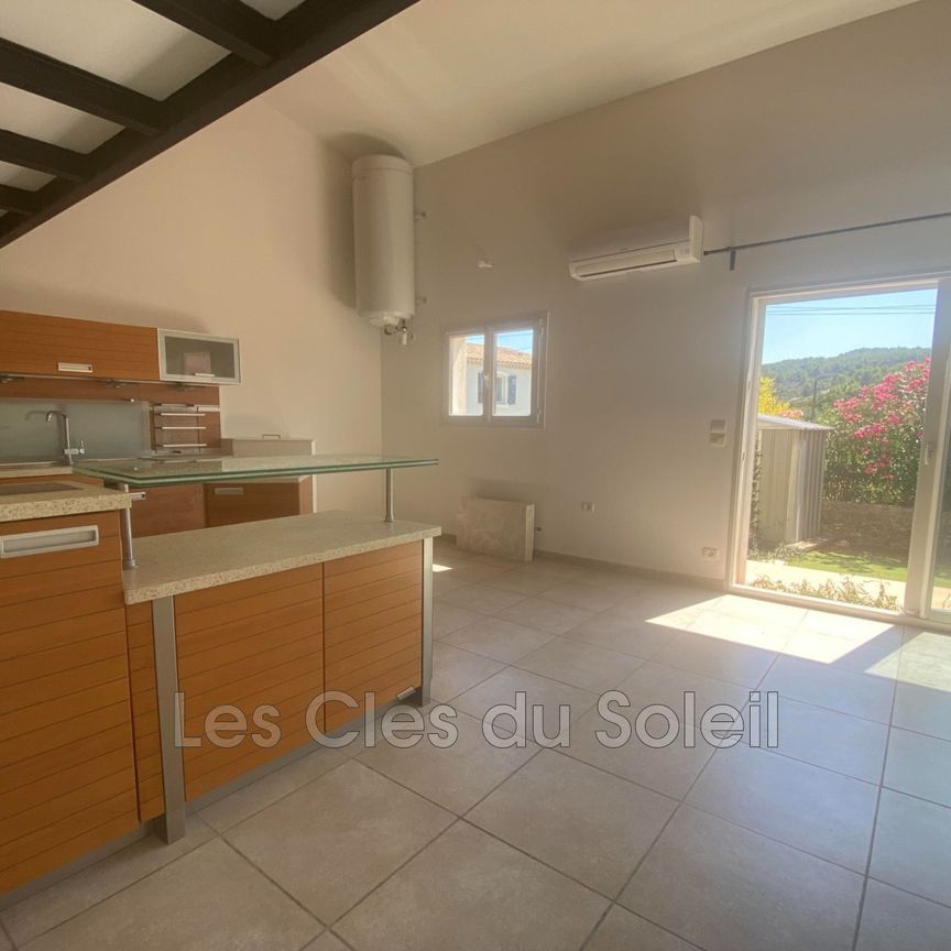 Location maison 2 chambres 58 m² Cuers - Photo 1