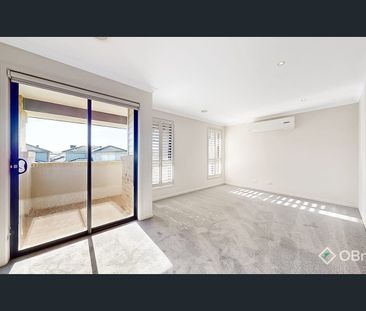 Modern Family Living - Photo 2