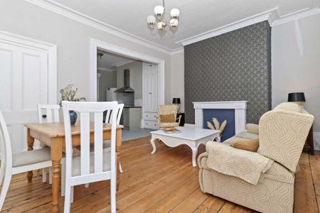 1 bedroom in a house share to rent - Photo 2