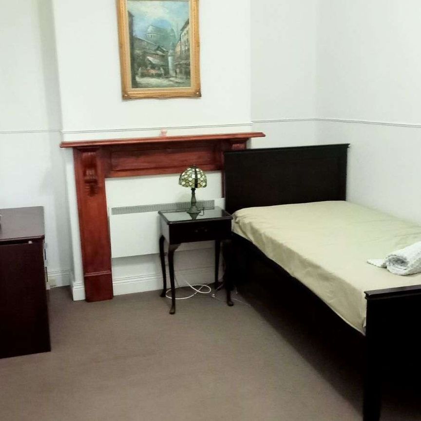 East Melbourne - Photo 1