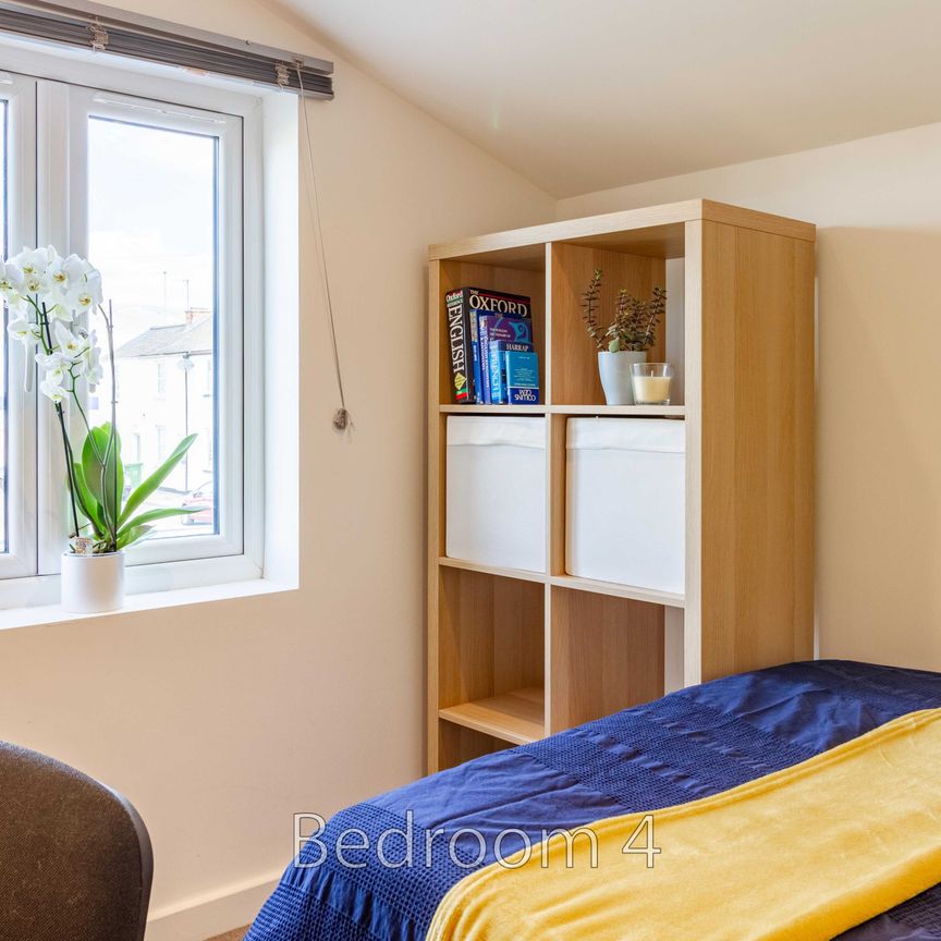 Room 3 - Photo 1