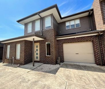 STUNNING TOWNHOUSE IN CENTRAL FAWKNER - Photo 5