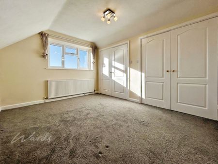 4 bedroom detached house to rent - Photo 3