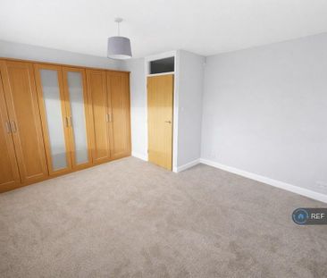 4 bedroom end of terrace house to rent - Photo 6