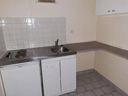 GRAND STUDIO 31.78 M² RUE DES 2 PORTES Versailles (78000) - Photo 2