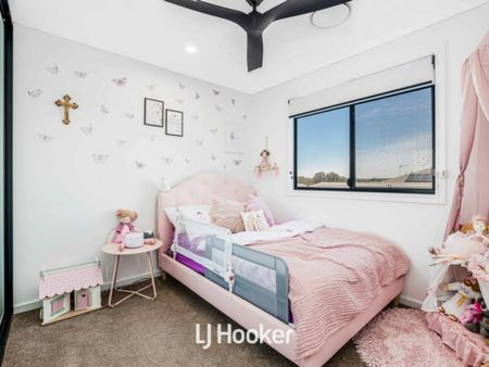 Stunning Family Home - Great Location! - Photo 4