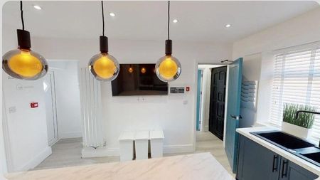 1 bedroom in a house share to rent - Photo 5