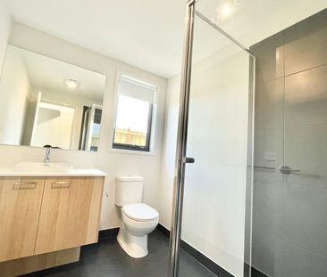 64 Surround Circuit, Bonnie Brook, Vic 3335 - Photo 2