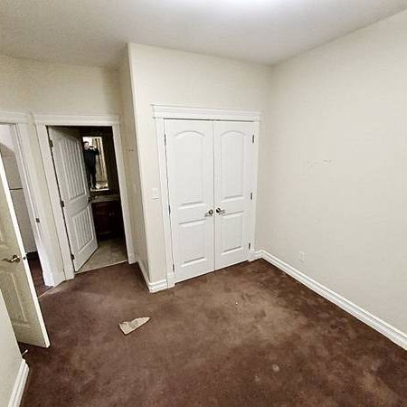 1bedroom/1bath, ground level suite - Photo 1