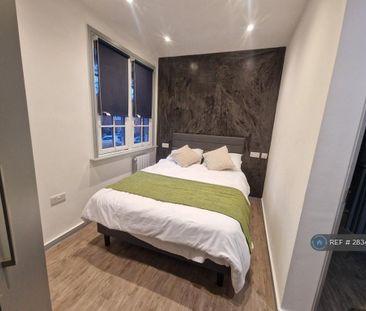 4 bedroom terraced house to rent - Photo 3