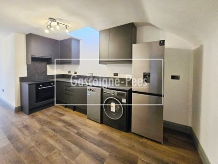 Central Road, Worcester Park - Photo 2