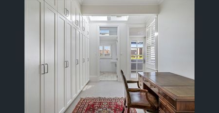 LUXURIOUS FOUR BEDROOM HOME WITH DOUBLE PARKING IN THE HEART OF WOOLLAHRA - Photo 5