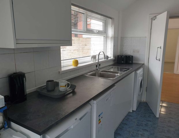 Kingsway Unit 2 - Photo 1