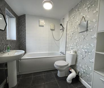 2 bedroom terraced house to rent - Photo 1