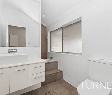 Spacious 4 Bedroom Family Home - Photo 1