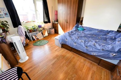 4 bedroom House in Langdale Avenue, Leeds - Photo 1