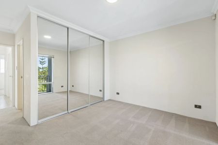 Modern 2x2 Apartment with Park Views - Photo 4