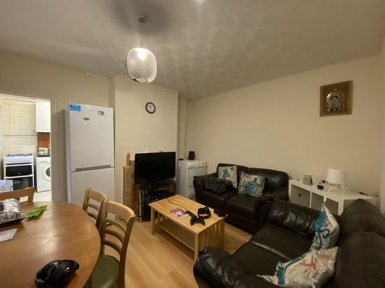 5 bedroom semi-detached house to rent - Photo 1