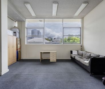 ONE UNFURNISHED ROOM IN SHARE ACCOMMODATION COOKS HILL - Photo 4