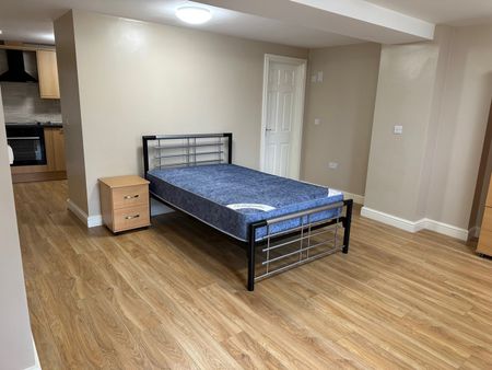 Studio Flat, Dover Place, BS8 - Photo 3