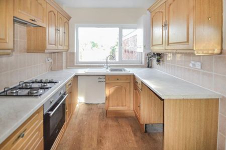 3 bedroom semi-detached house to rent - Photo 3