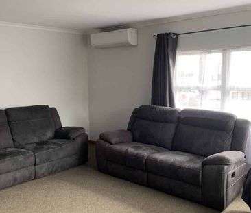 Family Living in the Heart of Stoke - Photo 3