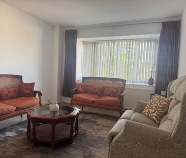 2 Bed Flat, Oaks Lane, IG2 - Photo 2