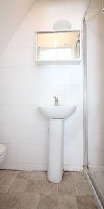 Madeley Road, London - Photo 3