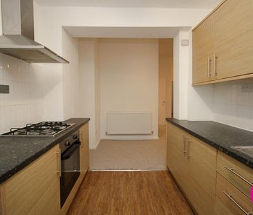 3 bedroom flat to rent - Photo 6