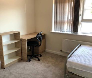 2 bedroom semi-detached house to rent - Photo 6