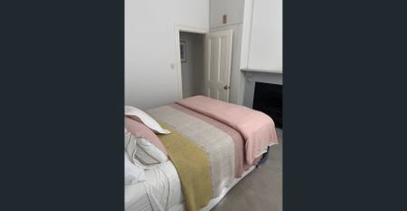 EXECUTIVE STYLE LIVING, JUST A SHORT STROLL TO THE CITY, SECURE CAR PARKING, LOW MAINTENANCE - Photo 2