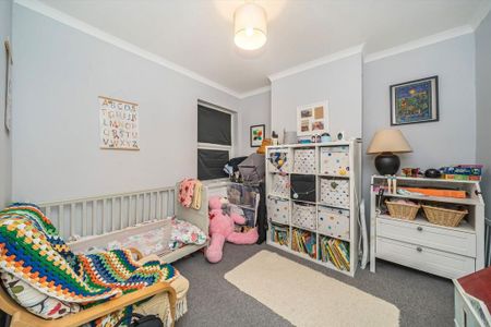 4 bedroom terraced house to rent - Photo 5