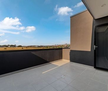 Modern Living in Vibrant Tarneit! - Photo 5