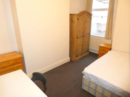 4 bedroom terraced house to rent - Photo 5