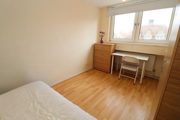 Room in a Shared Flat, Wedgewood House, E2 - Photo 1