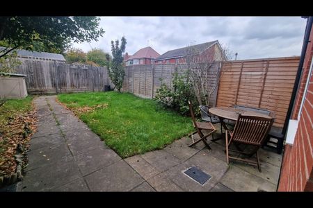 4 Bed Terraced House, Belgravia Close, B5 - Photo 5